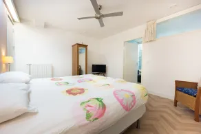 DEUX CHAMBRES AVEC DEUX SALLES DE BAINS PRIVÉES - IDÉAL POUR 2 COUPLES - Image 3