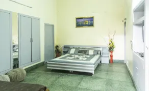 private room on ground floor near golden temple - Image 3