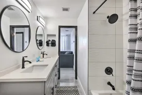 Luxury 3BR-2 1/2 Bath w/Patio Entertainment area - Image 5