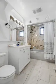Modern 4 Bedroom Vacation home @ Castro Valley, King or Queen for all - Image 2