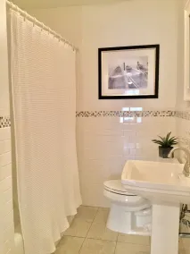 Charming Beach Cottage Only 100 yds from the beach - Image 2