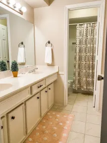 Designer Single Story 4 bed 3 bath home in mid-century style with big backyard and garage - Image 4