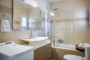 VILLA DU LAC ATHINAIS, 6 chambres, piscine privée, barbecue - Image 3