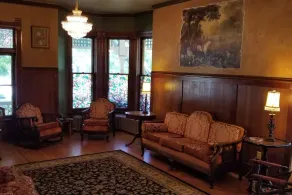Historic Victorian Inn Gold Suite - Image 5