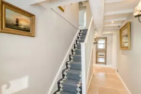 Cottage Sleeps 6 With Parking and Garden - Image 2