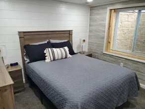 Tranquil setting 15 Miles from Iowa Great Lakes - Fully Furnished with Game Room - Image 5