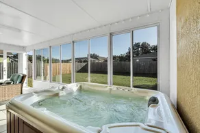 Beautiful home. Free parking, hot tub, laundry, 2 king beds, great for families. - Image 2