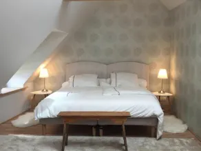 Charming Renovated House with Private Entrance Near Fontainebleau - Image 5