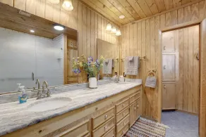 Lonesome Dove - Spacious Log Cabin on 8 Acres, Ample Outdoor Amenities - Image 3