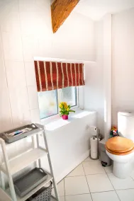 Pet-friendly Vintage Cottage, No Deposit - Image 5