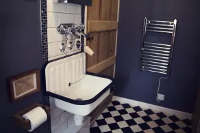 Dinmore, a quirky stone cottage for 2 people near the green in Reeth, Swaledale - Image 3