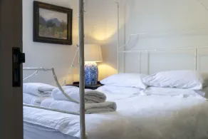 Secluded Farmhouse set in 300 acres, sleeps 11 comfortably, and up to 14 people. - Image 4