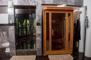Luxury Master Penthouse Suite w Jacuzzi Sauna Staff Private Beach - 15 M Airport - Image 2
