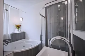 Large and Luxuriously Furnished Apartment w/ 2 Bedrooms + 1 Living/Dining Room - Image 4