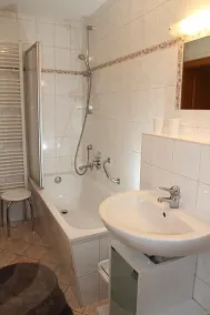 Acolhedor apartamento de 1 quarto com vista para a montanha - Image 4