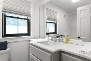 Elegant Downtown Retreat 5 Bedrooms & First Floor Primary Suite - Image 5