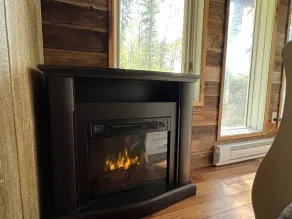 Cozy year round cabin in the woods, walking distance to the lake - Image 4