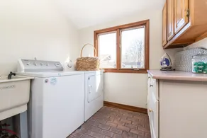 Cheerful Family Manor- Sleeps 25 w/hot tub and private pool in Amish Country - Image 3
