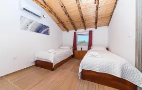 Awesome Home In Ugljane - Image 5