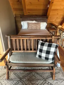 Lakefront 3 bedroom cabin sleeps 10, 8 minute drive to Gorges State Park - Image 4