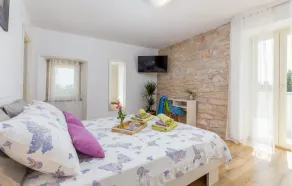Amazing Home In Duga Uvala - Image 5