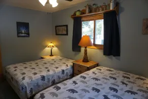 Lakeside Cabin Family Getaway - Image 5
