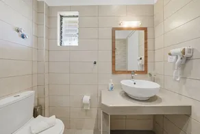 Alexandra Apartment 13 with Private Balcony & Wi-Fi - Image 4