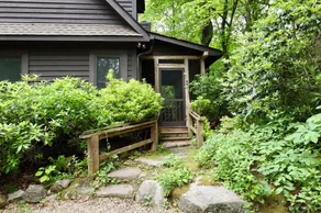 Creekwood Cottage: Serene Screen Porch,Gas Fireplaces,Pond Access | Pet Friendly - Image 4