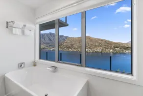 MODERN ALPINE LIVING WITH SPECTACULAR VIEW - Image 4