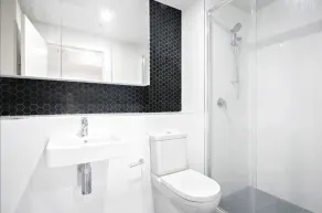 Apartment with lake view - Image 2