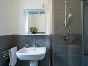 Nice apartment in villa for 6 people with WIFI, TV, balcony and pets allowed - Image 3