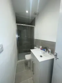 132 Huntingdon - Image 3