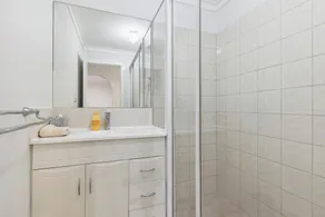 2BR Modern Haven in Inglewood - Image 3