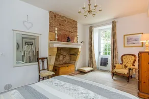 Glorious riverside town apartment with private garden overlooking La Dordogne . - Image 5