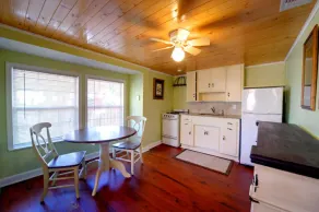 COASTAL COTTAGE AT OLD COLORADO INN - Image 5