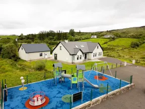 ★ Modern House | Countryside Views | Playground ★ - Image 3