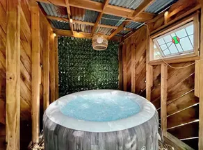 TheStudio@MonticelloPark-Fire Pit+Hottub+KingBed - Image 2