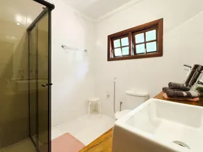 Casa confortavel e bem localizada na Granja Viana - Image 5