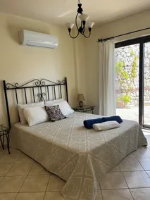 Charming 4 Bed Villa in the Old Town with Panoramic Sea and Mountain Views - Image 5