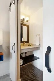 The Iris Motel - Image 4