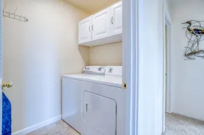 Dieses gut gestaltete Haus wird zu Ihrem neuen Lieblings-Retreat mit Whirlpool! - Image 2