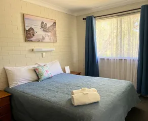 2 Bedroom Double Sofa Chalet Emu Beach - Image 4