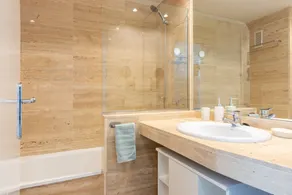 Holiday Apartment 'Mar i Llum' with Sea View, Shared Pool & Wi-Fi - Image 2
