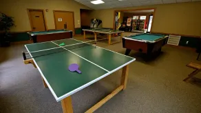 1 BDRM~ FAIRWAY FOREST RESORT~ HIKING SKIING HEATED POOLS DINING ~GREAT LOCATION - Image 3