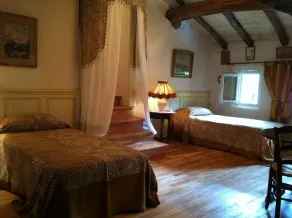 Character house with garden in a 13th century Bastide - Image 2