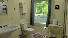 Historic Bungalow 30 minutes from Wintergreen - Image 5