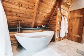Modern A-Frame cabin w/ hot tub • close to Bend, Crater Lake, Mt Bachelor resort - Image 4