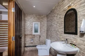 Luxury Houseboat - Image 3