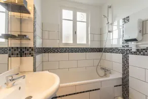 Charming, sand beach 200 m, calm, parking, 4 bedrooms, 3 bathrooms - Image 3