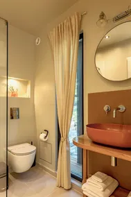 One-Bedroom Barnhouse Cabin in Dealu Mare - Image 2